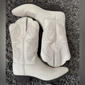 Ariat women's white cowboy boots size 9.5